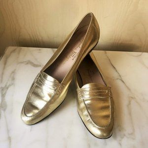 SALVATORE FERRAGAMO Boutique 8B gold penny loafers
